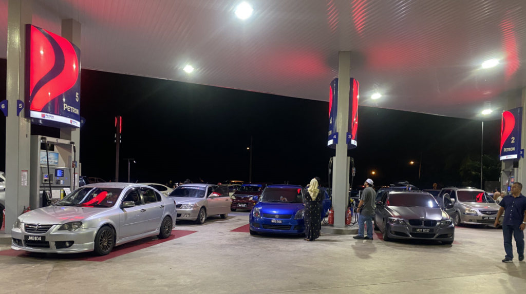 Pertambahan Kenderaan Secara Mendadak Punca Petrol Habis