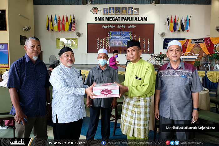 ADUN Batu Buruk Belanja Kek Sempena Hari Guru
