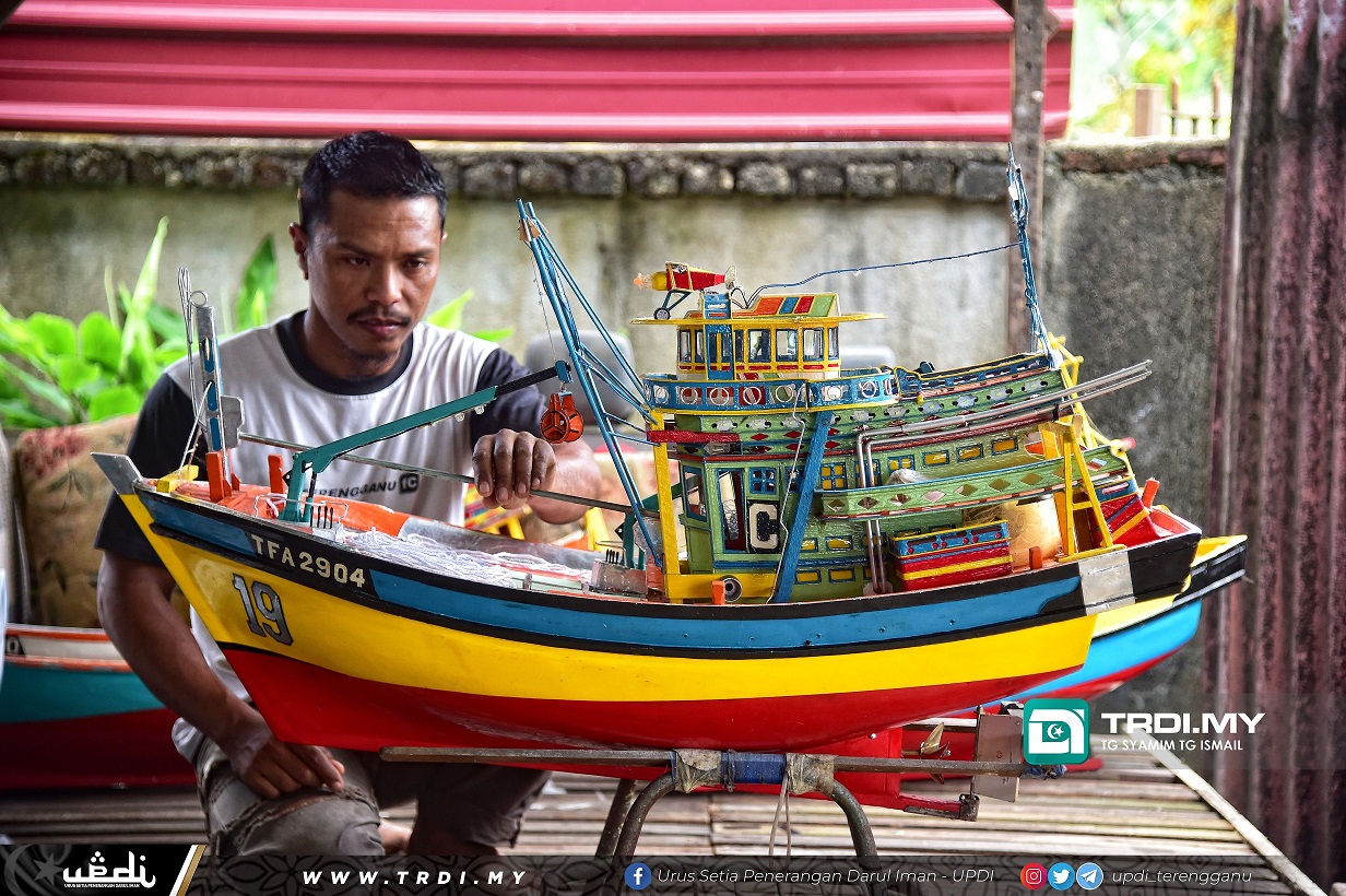 Keunikan Replika Bot Dengan Alat Kawalan Jauh