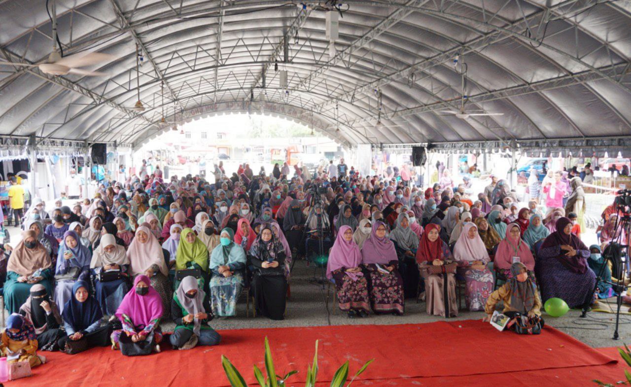 Komited Lengkapkan Kaum Hawa Dengan Ilmu