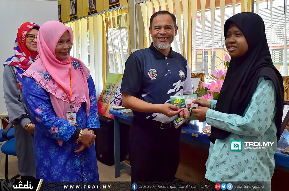 SMK Tengku Mahmud Cipta Kertas Daripada Batang Pisang