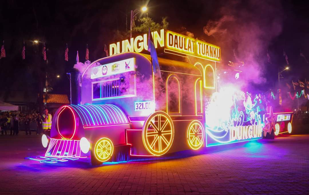 Replika Kepala Kereta Api Singkap Sejarah Dungun