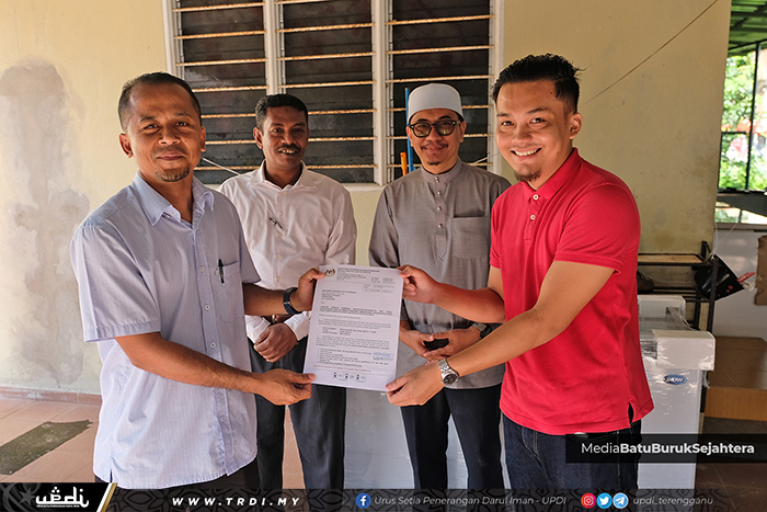 Pengusaha Aiskrim Terima Peralatan Perniagaan