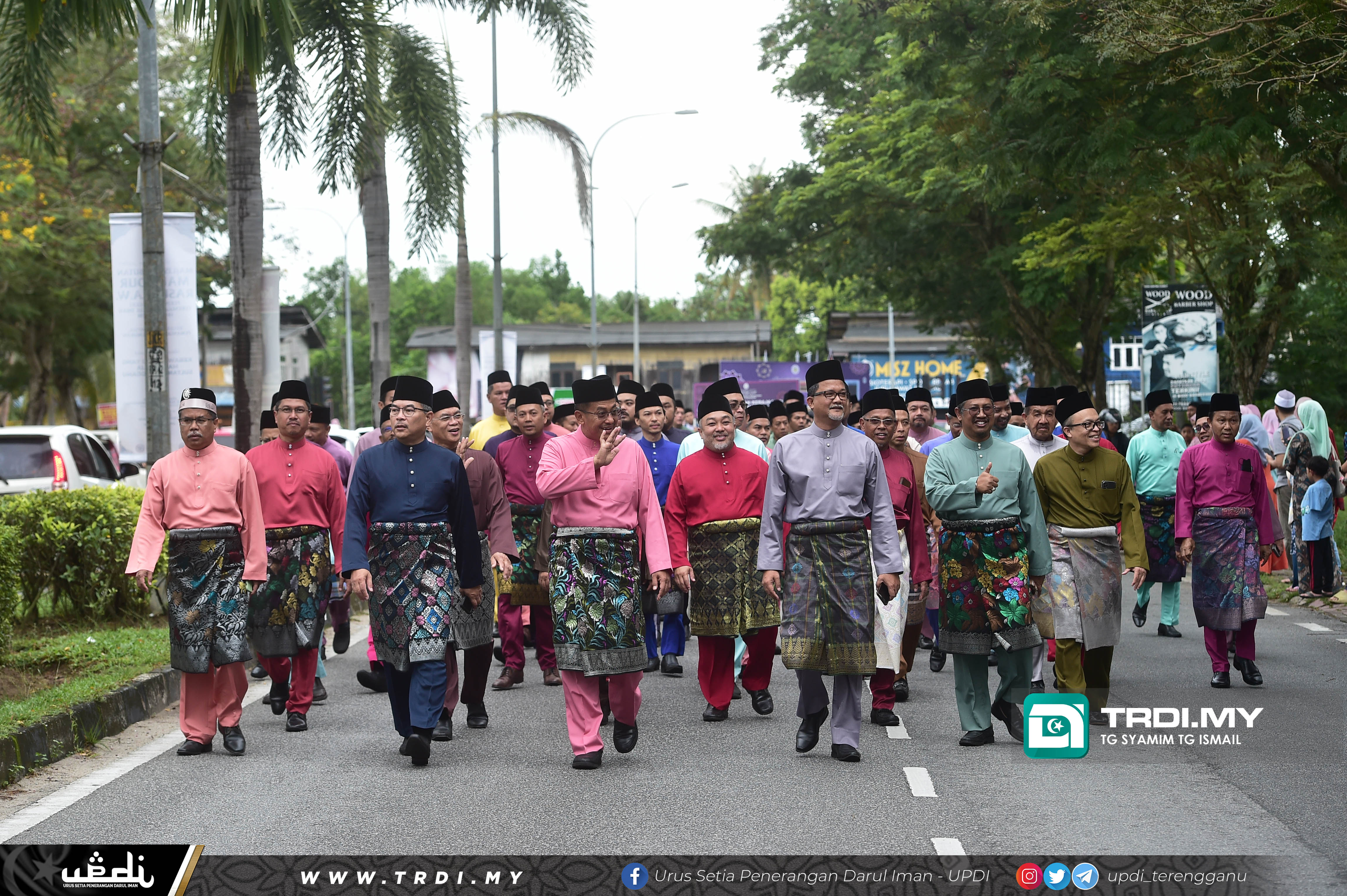 YAB MB menyertai Pasukan Perarakan Sambutan Maulidur Rasul Peringkat Negeri Terengganu bertempat di Padang Sintetik, Kg Tok Jiring
