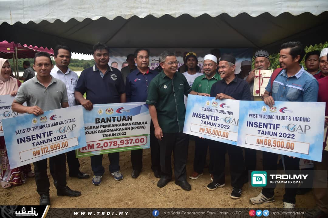 Kerajaan Negeri Agih Bantuan Kepada Penternak Terjejas