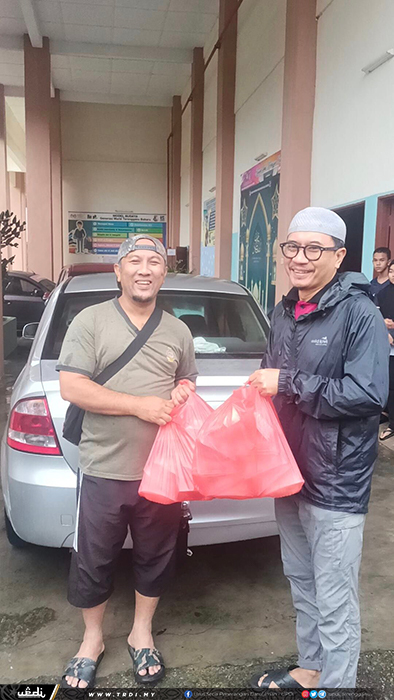 PKM ADUN Batu Buruk Hantar Bantuan Kepada Mangsa Banjir Telemong