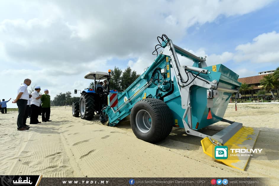 'Beach Comber' Sapu Sampah Pantai Terengganu