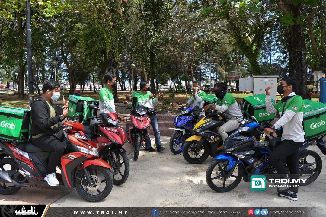 Susah Kerja, Anak Muda Ceburi Grab, Foodpanda