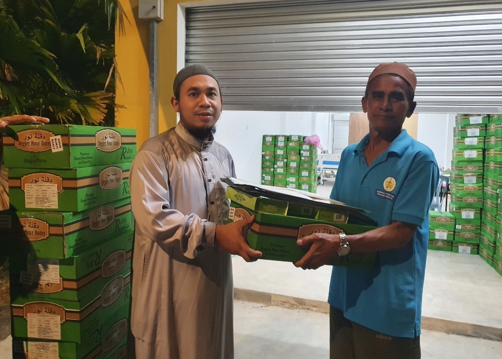 9,000 Kotak Kurma Diagih