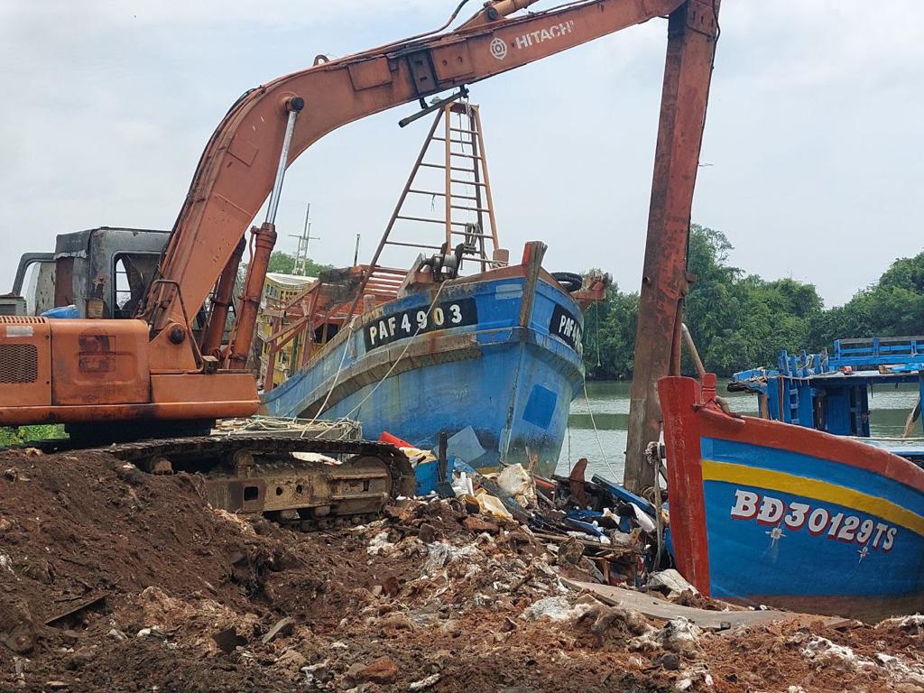 Maritim Terengganu Lupus Dua Bot Nelayan Vietnam