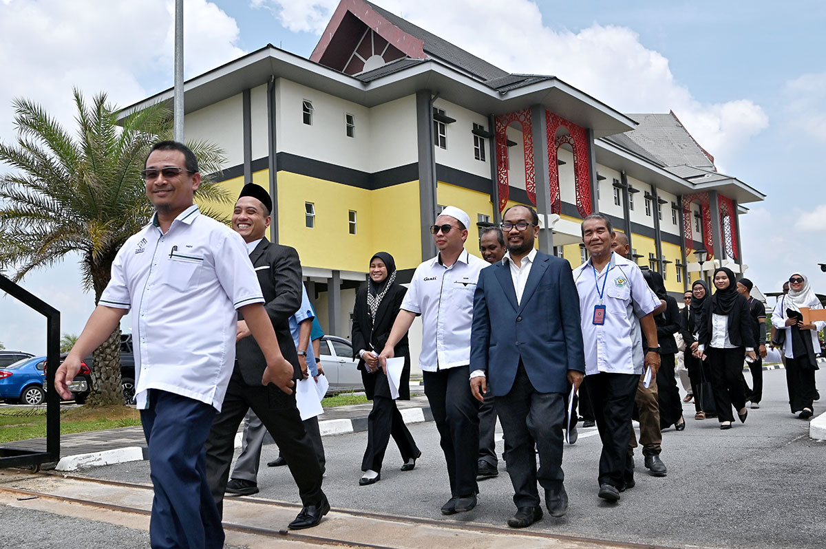 Sogok Pengundi : 130 NGO Gesa SPRM Siasat Zahid