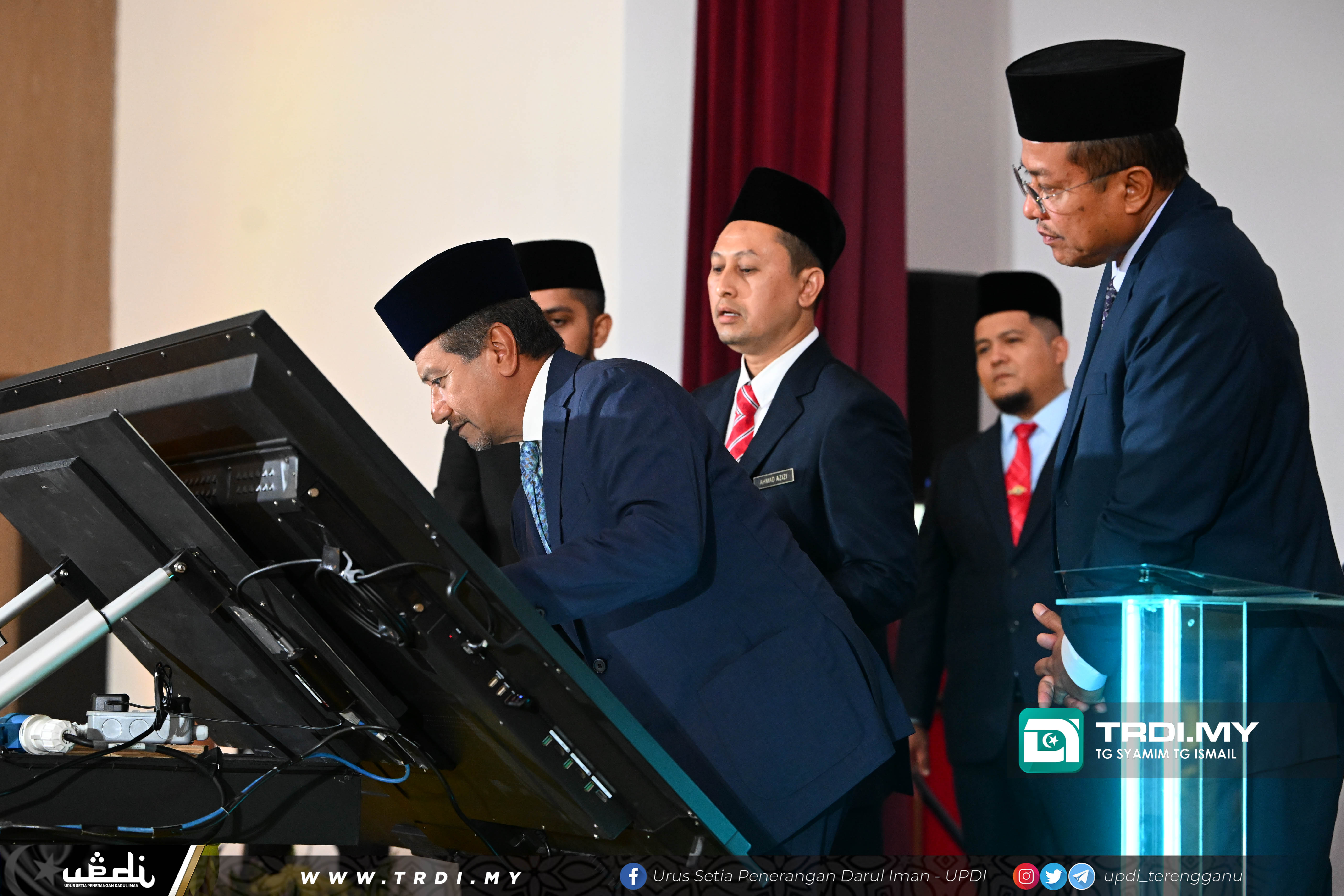 KDYMM Menyempurnakan Majlis Perasmian Kompleks Pentadbiran Kerajaan bertempat di Dewan Perdana Bandar Al-Wathiqu, Kuala Nerus, Terengganu.