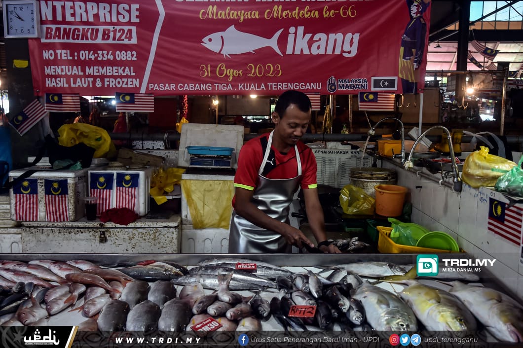 Peniaga Terpaksa Naikkan Harga Makanan
