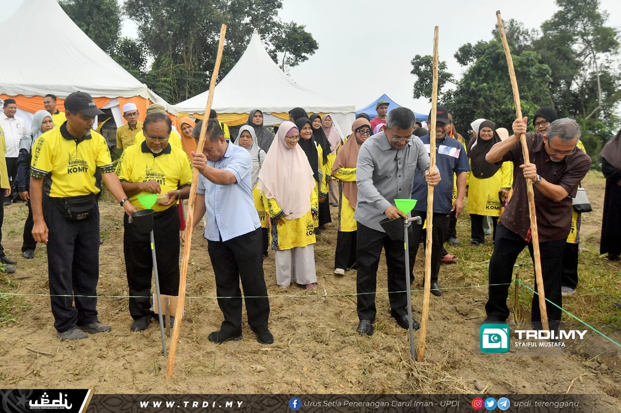 Kariah Masjid Sepakat Tanam Padi