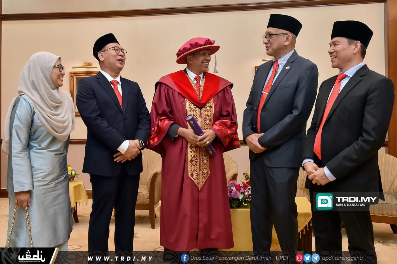 Usia dan Kesibukan Kerja Bukan Penghalang Genggam PhD