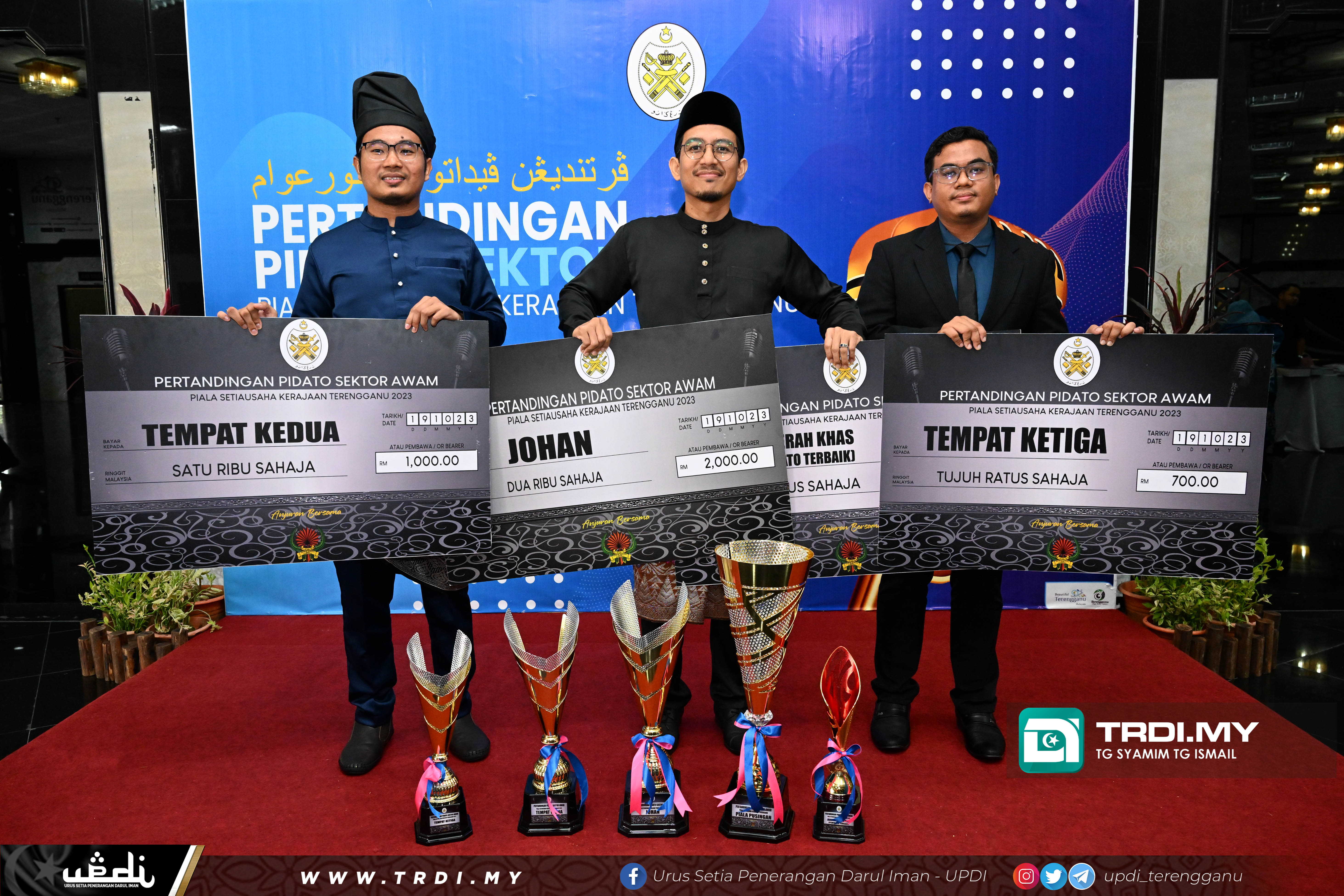 Majlis Perasmian Penutup dan Penyampaian Hadiah Pidato Piala SUK di Dewan Besar, WDI