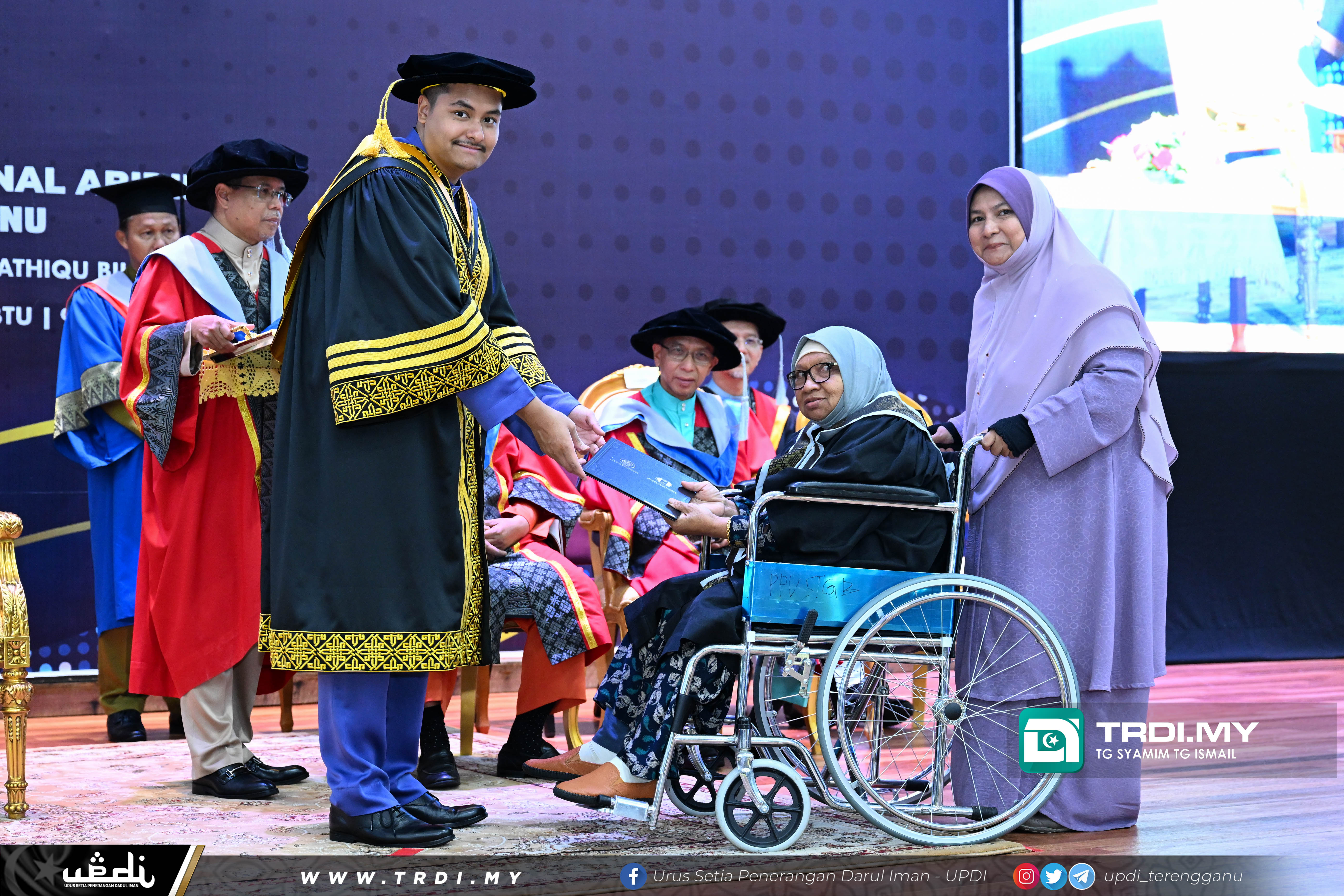 DYTM Yang Di-Pertuan Muda Terengganu berangkat ke Majlis Graduasi Program Sijil Pengajian Agama Islam Terengganu (SPAT) Pelajar Batch Kedua Tahun 2023 bertempat di Dewan Jubli Perak, Kompleks Pentadbiran Bandar Al-Wathiqu Billah, Kuala Nerus.