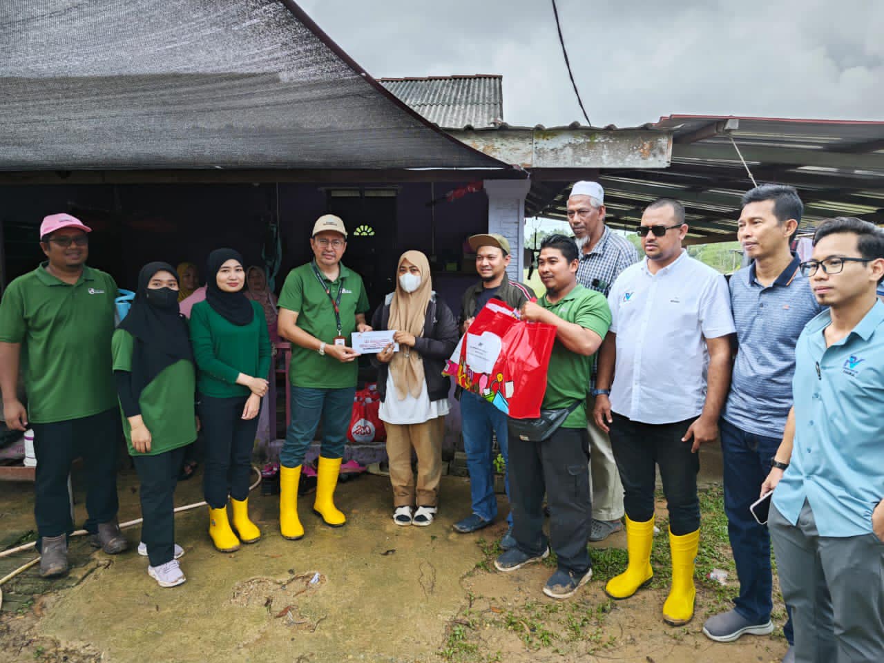 13 Rumah Terlibat Banjir Lumpur Terima Bantuan