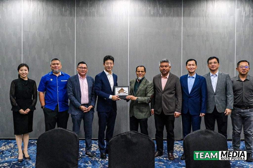 Kerajaan Negeri Jumpa Pelabur China Bincang REE di Terengganu