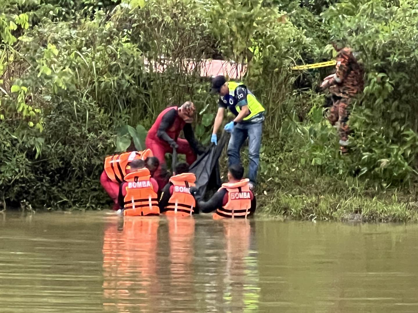 Mayat Lelaki Ditemui Terapung di Tali Air