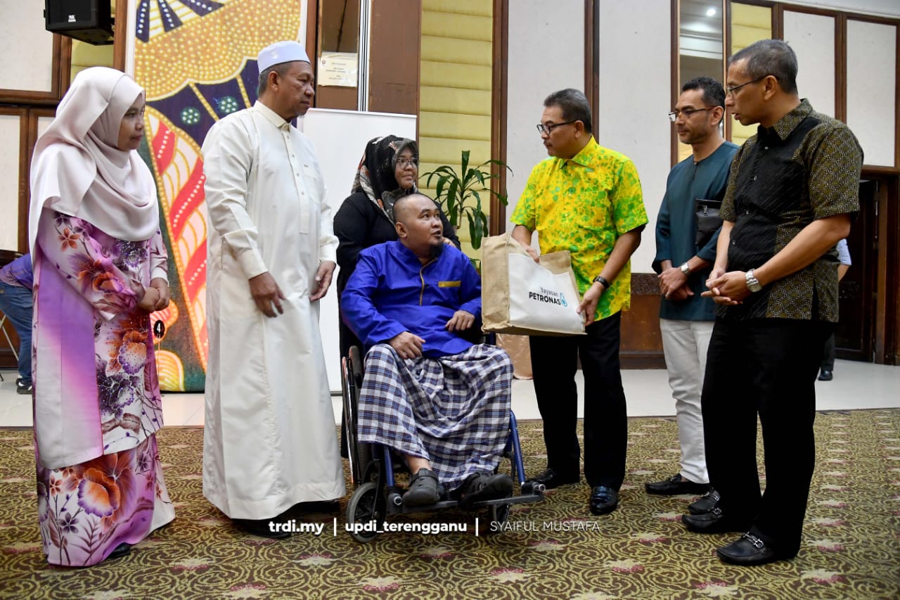 Petronas Bantu 400 Keluarga 'Sambut' Aidilfitri