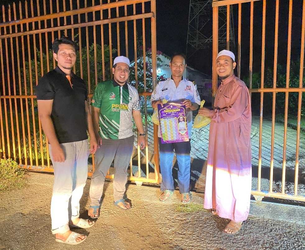 ADUN Batu Rakit Santuni Petugas Barisan Hadapan