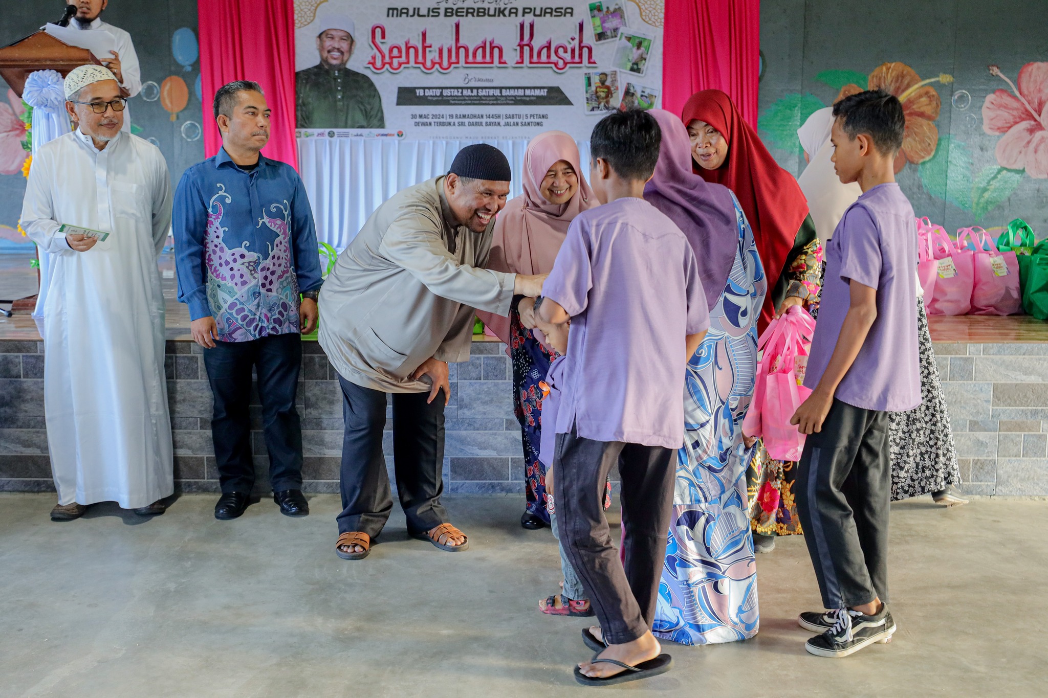 429 Terima Sumbangan Sentuhan Kasih Ramadhan DUN Paka