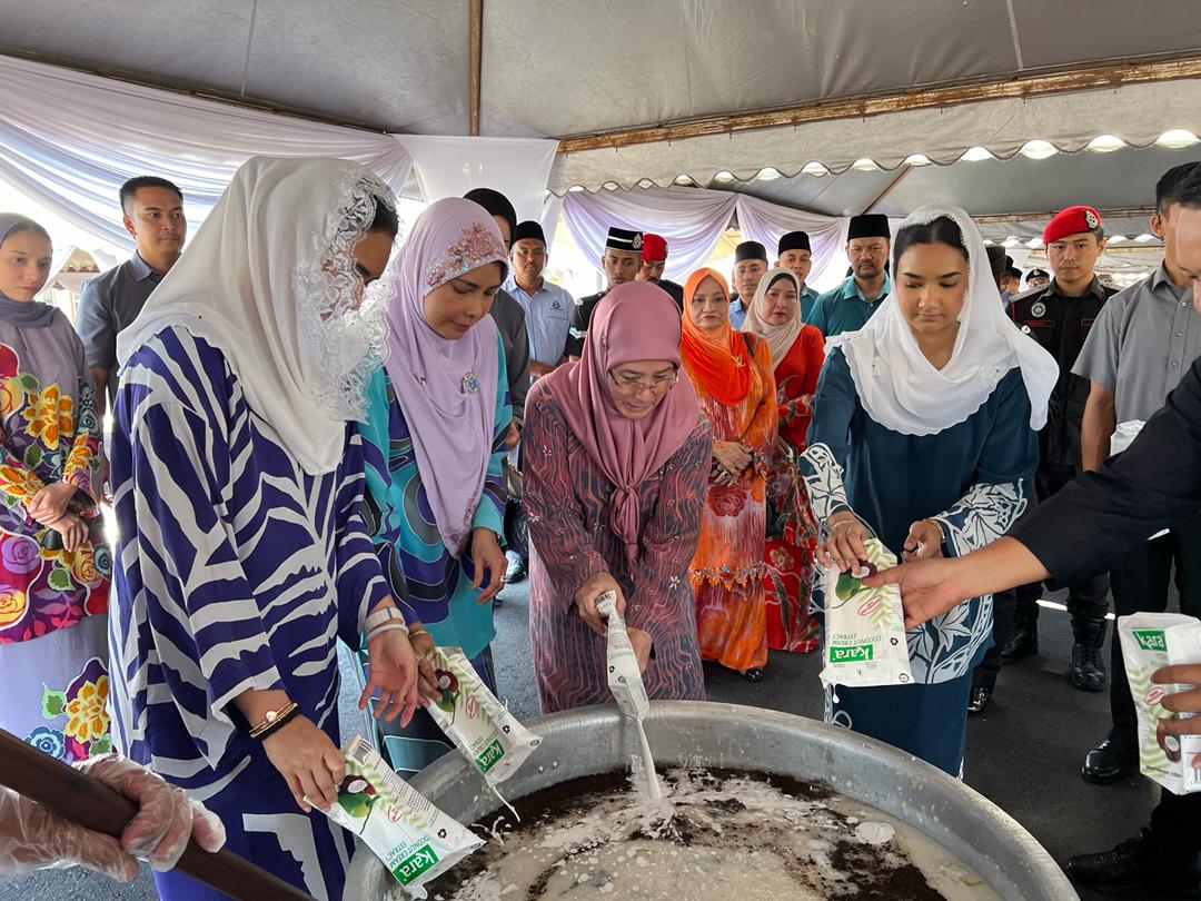 Bubur Lambuk Air Tangan Tunku Azizah Buat Penghuni Penjara Marang