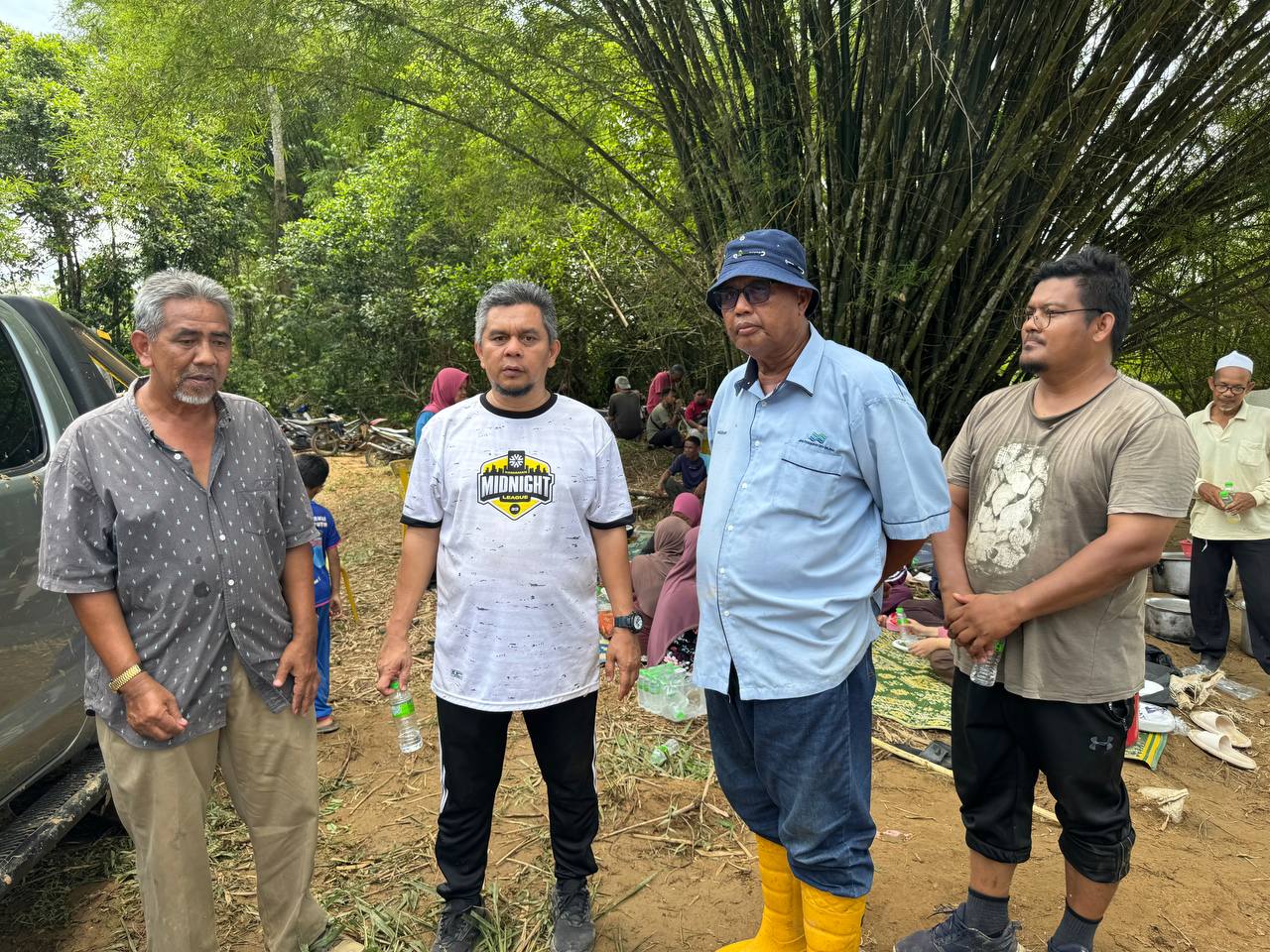 Penduduk Dadong Gotong-royong Bersih Sungai