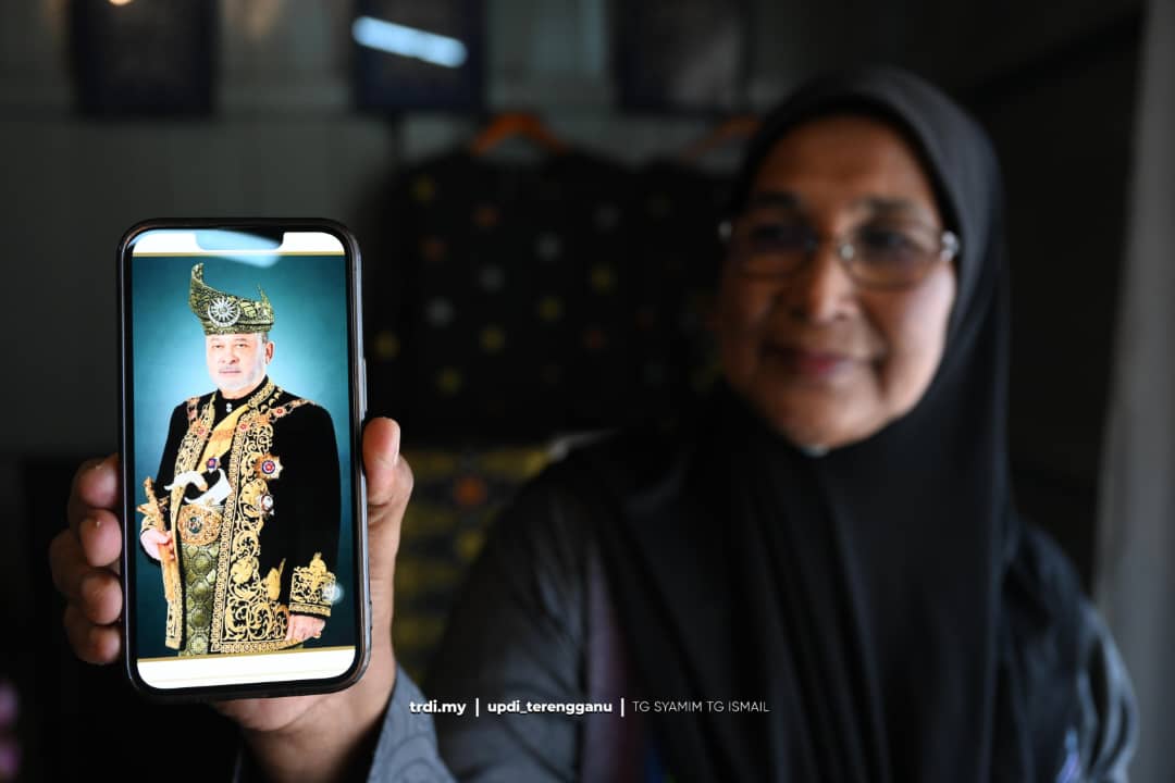 Songket Kak Nah ‘Iringi’ Pertabalan Agong