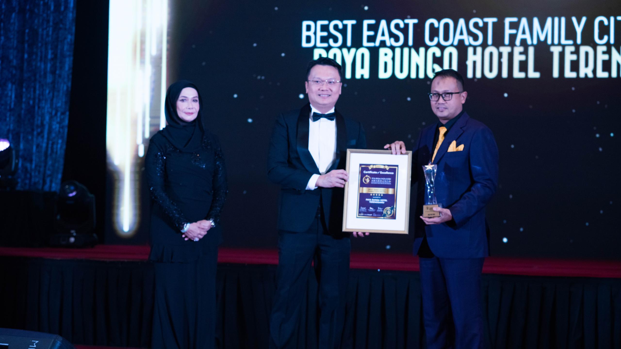 Paya Bunga Hotel Terima Anugerah Best Family City Hotel