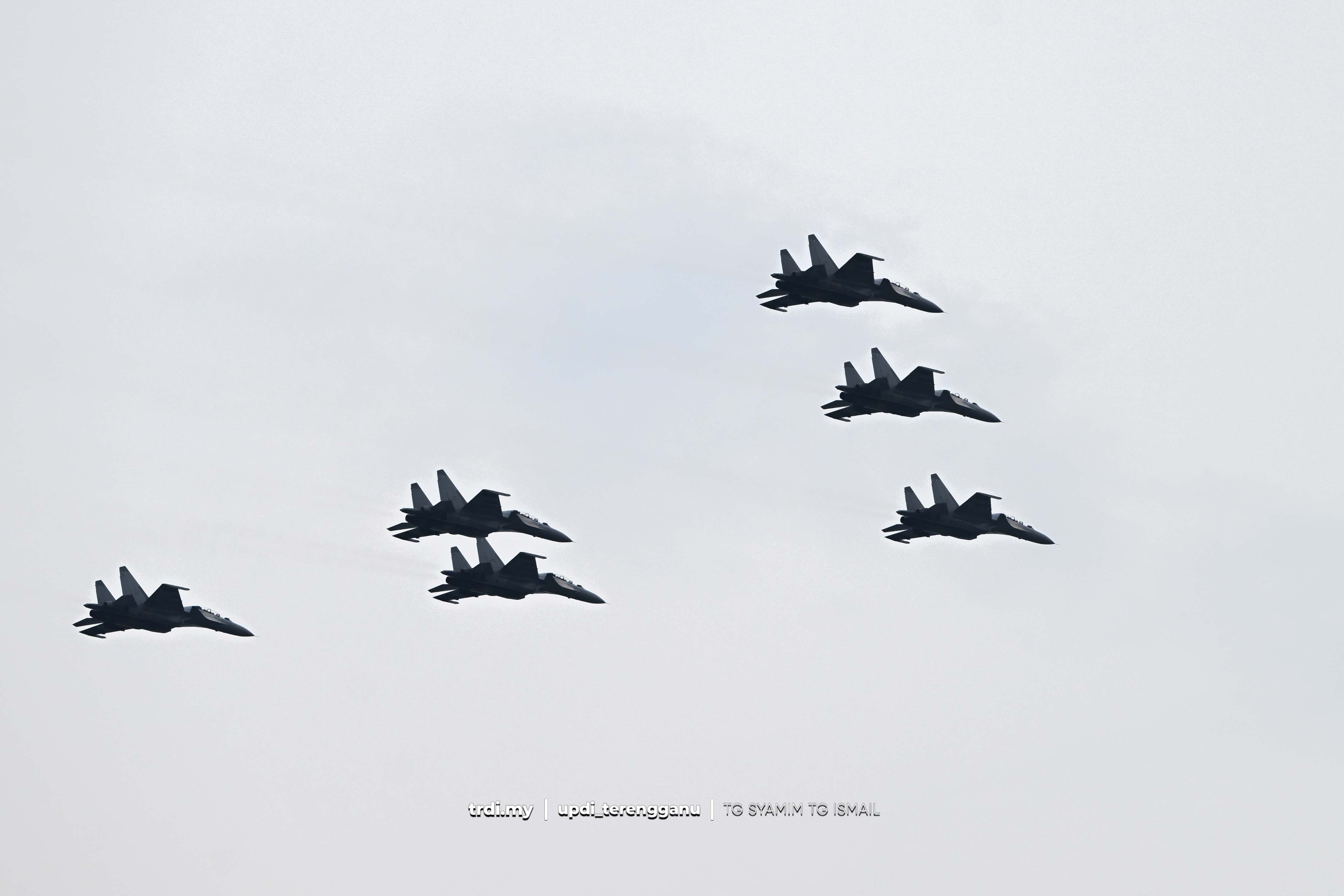 Ribuan Pengunjung Terpukau Dengan Aksi Jet Tempur Sukhoi