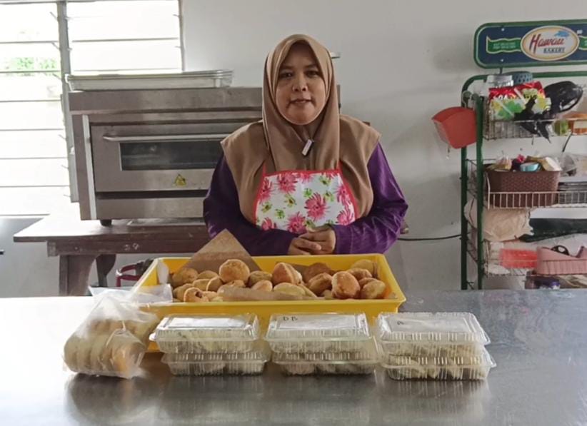 Ibu Tunggal Gigih Berniaga Dari Rumah Demi Jaga Anak Sakit