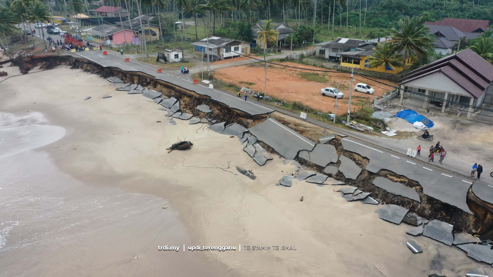 Jalan Pantai Kampung Tanjung, Batu Rakit Ditutup Sepenuhnya