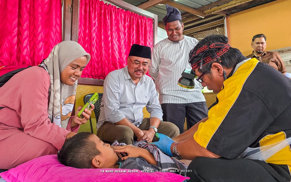 Khatan Perdana di Hulu Besut Meriah
