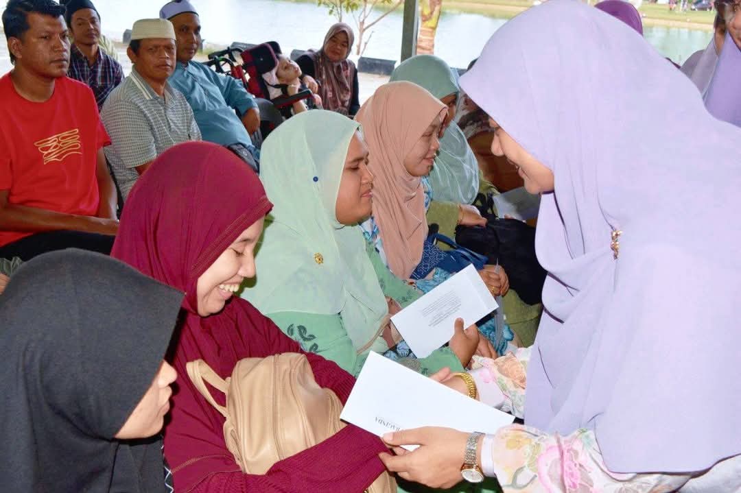 Giliran OKU Terima Bantuan