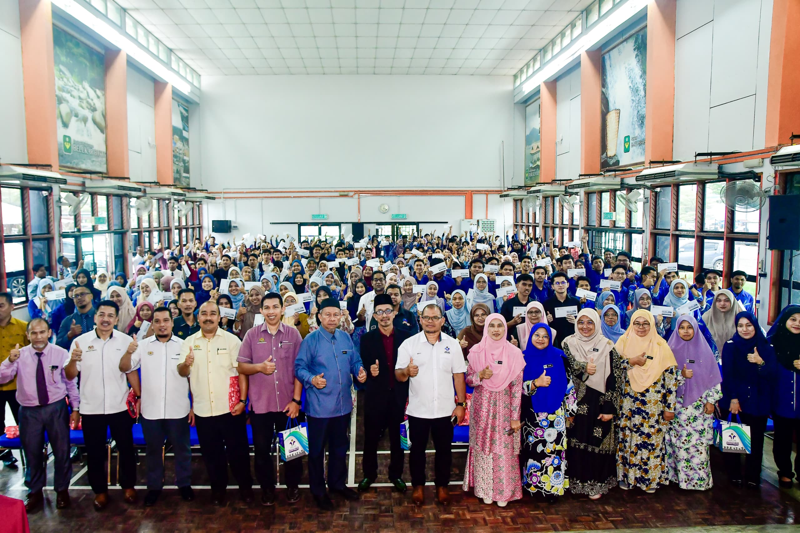 280 Calon STPM Hulu Terengganu Dan Marang Terima Bantuan Pendidikan RM500