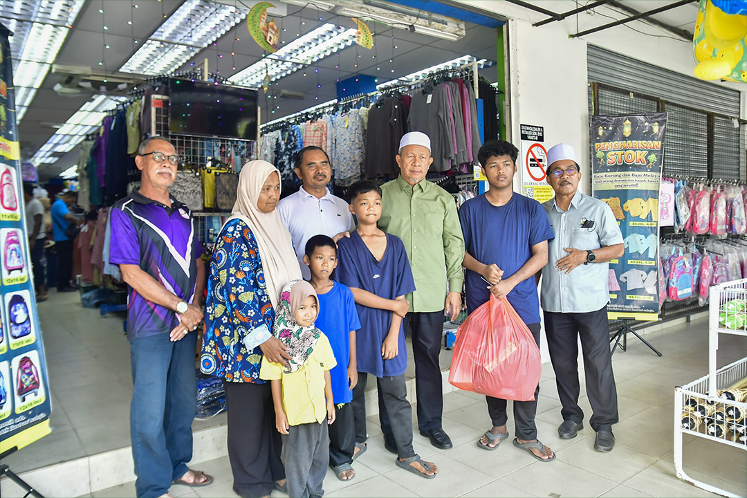 Dugaan Ramadan, Mangsa Rumah Terbakar Sebak Anak-Anak Dapat Baju Raya