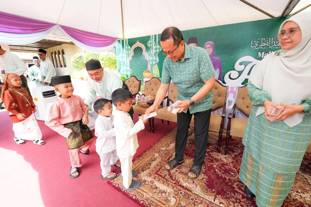 Rakyat Pelbagai Kaum 'Serbu' Rumah Terbuka Dr. Sam