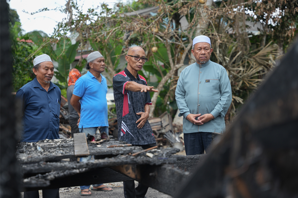Exco Kerajaan Negeri Tampil Bantu Mangsa Kebakaran