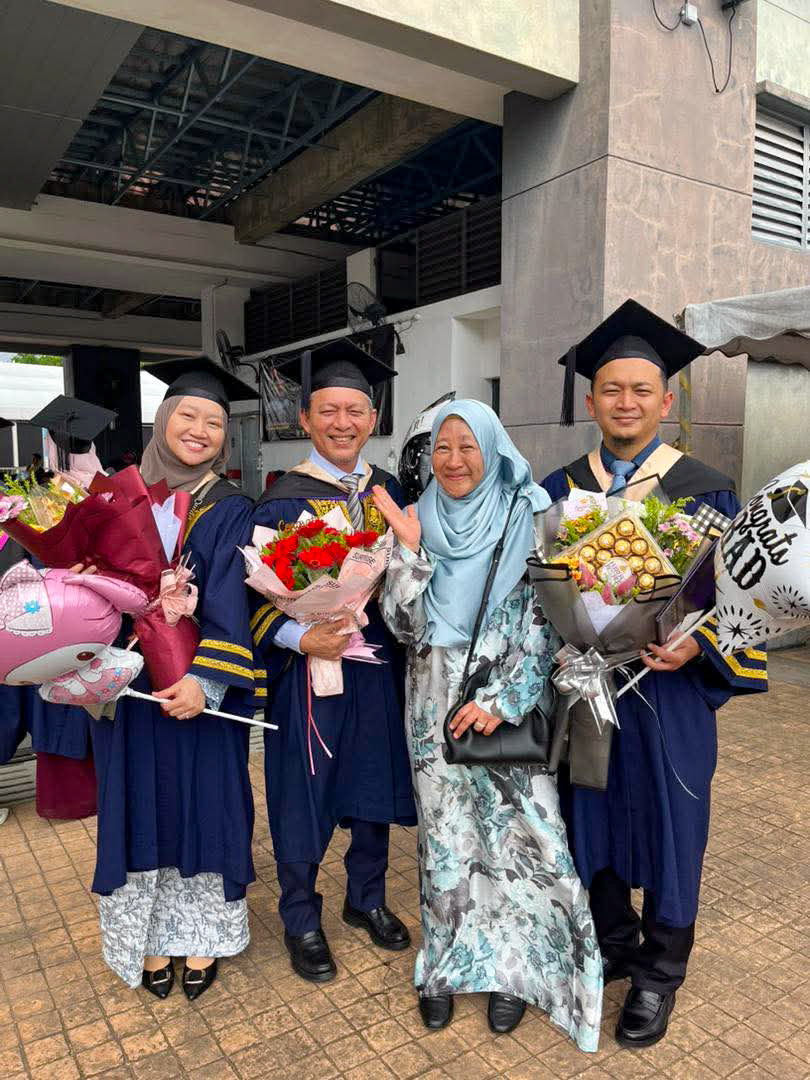 Exco Terengganu Tamatkan MBA, Kongsi Pentas Dengan Dua Anak