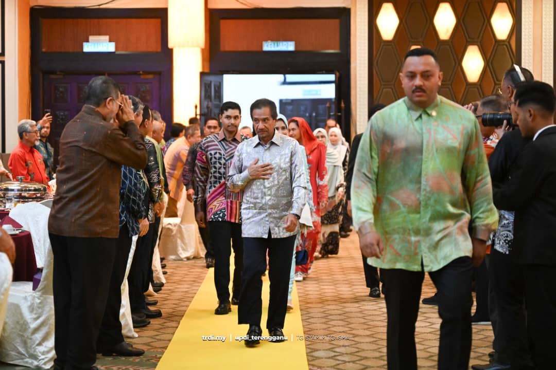 Sultan Mizan Berangkat ke Santapan Malam Sempena Dua Dekad YDSM