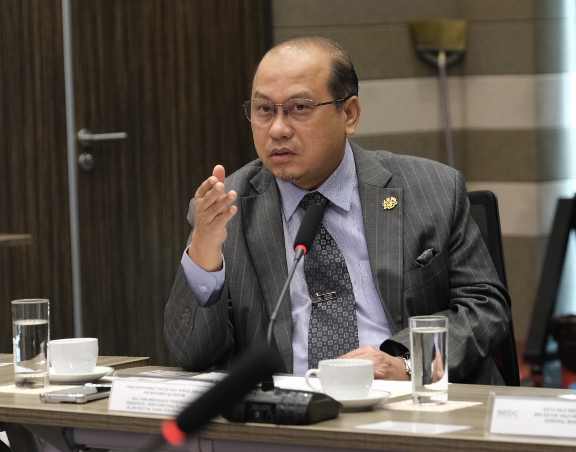 Sistem ‘Kotak Hitam' Bas Dan Lori Wajar Dimandatori