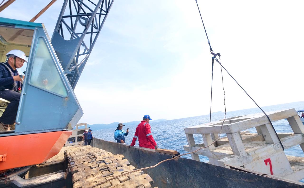Labuh 12 Tukun Konservasi, Pujuk Ikan 'Berkampung' Di Terengganu