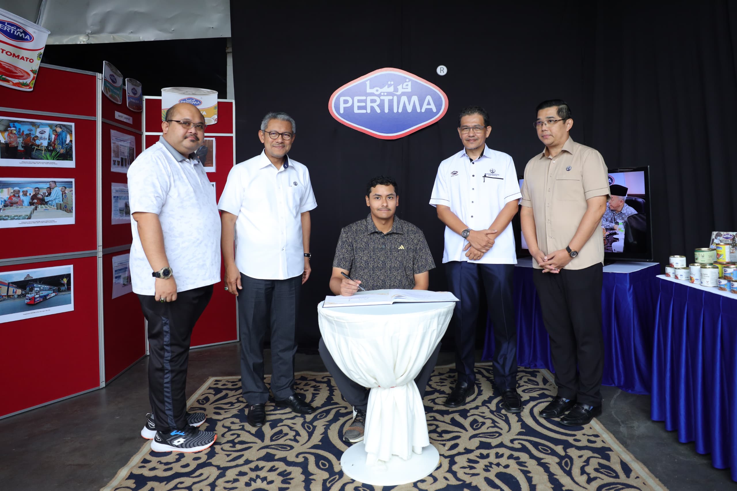 Raja Muda Berkenan Lawat Kilang PERTIMA