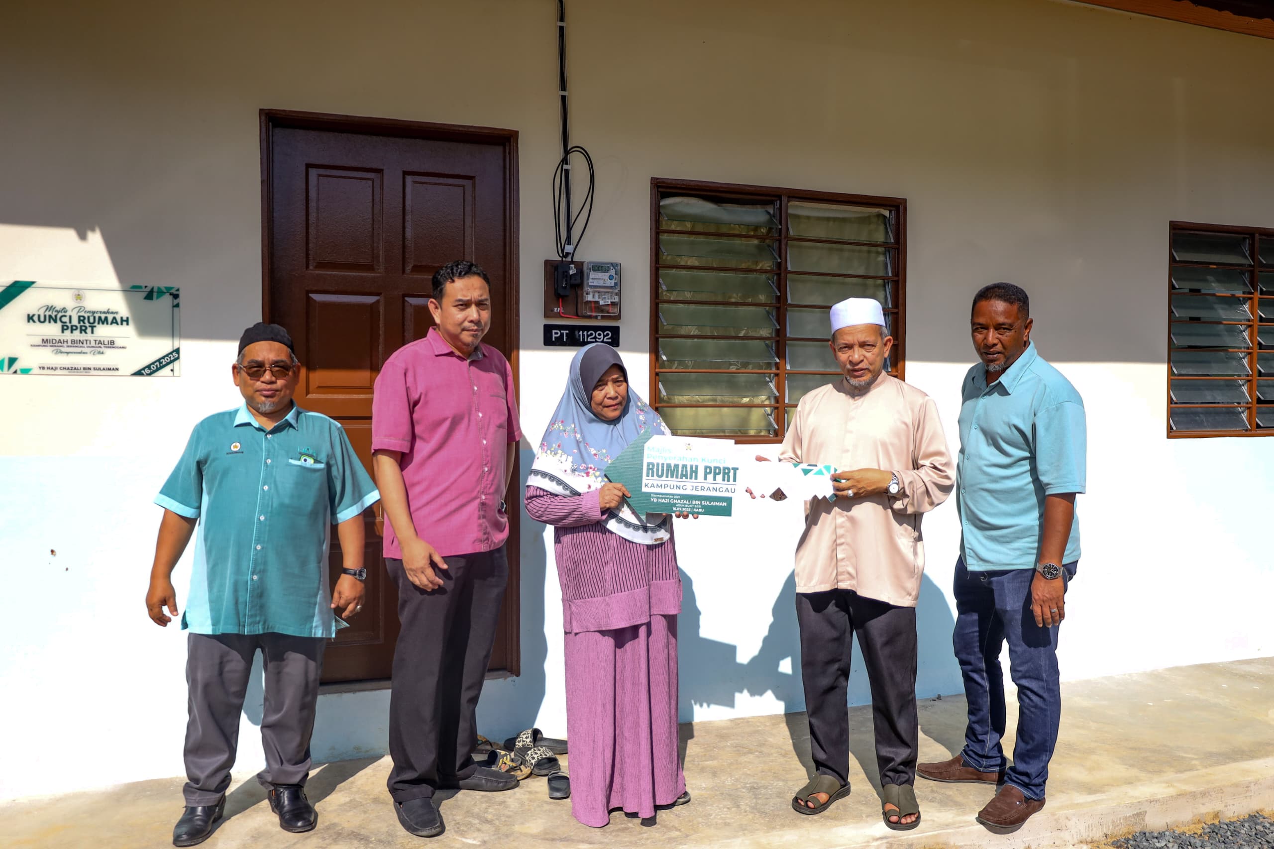 Ibu Tunggal Terima Rumah Baharu