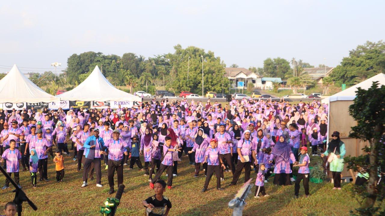 3,000 Warga Dungun Meriahkan Beach Walk Dungun 2025