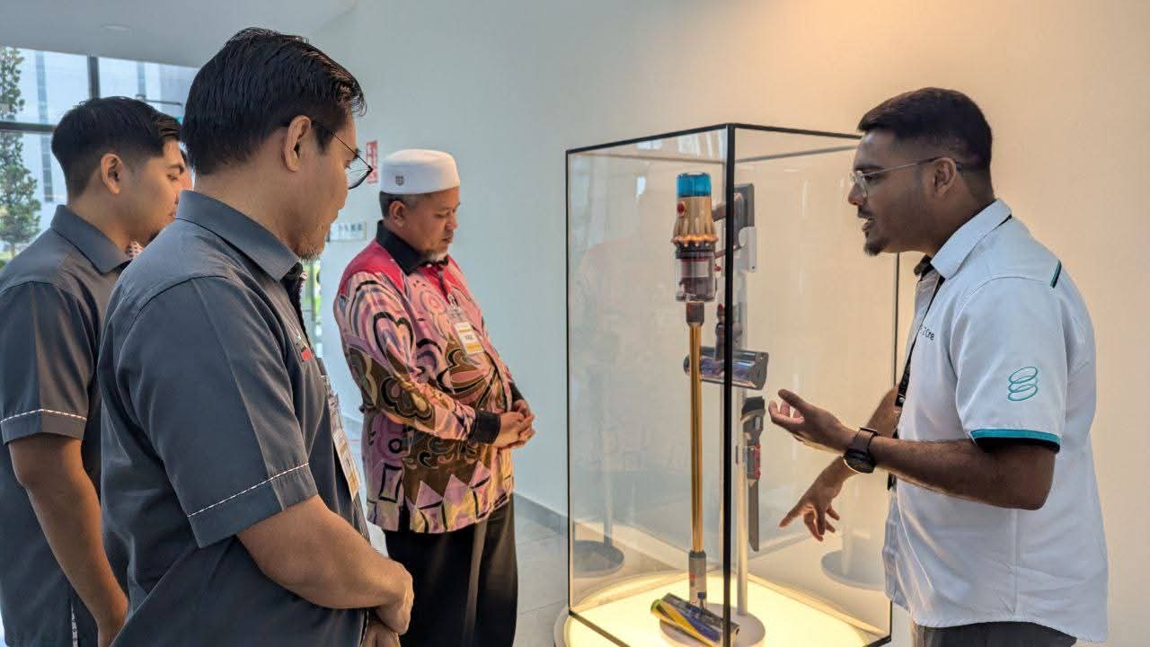 FOZ One Dipelawa Buka Kilang Pembuatan Moden di Terengganu