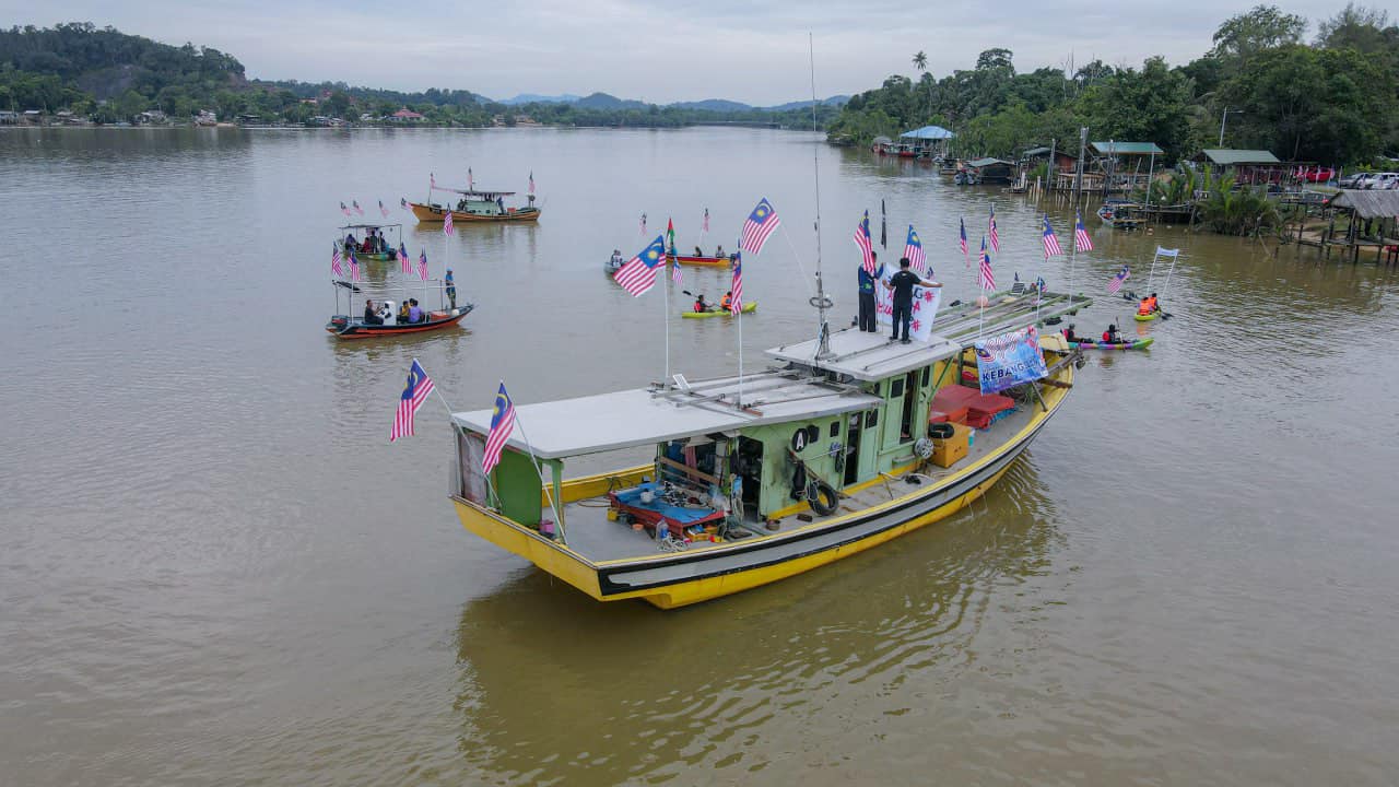 Perarakan Bot dan Sukaneka Eratkan Silaturahim Sesama Komuniti