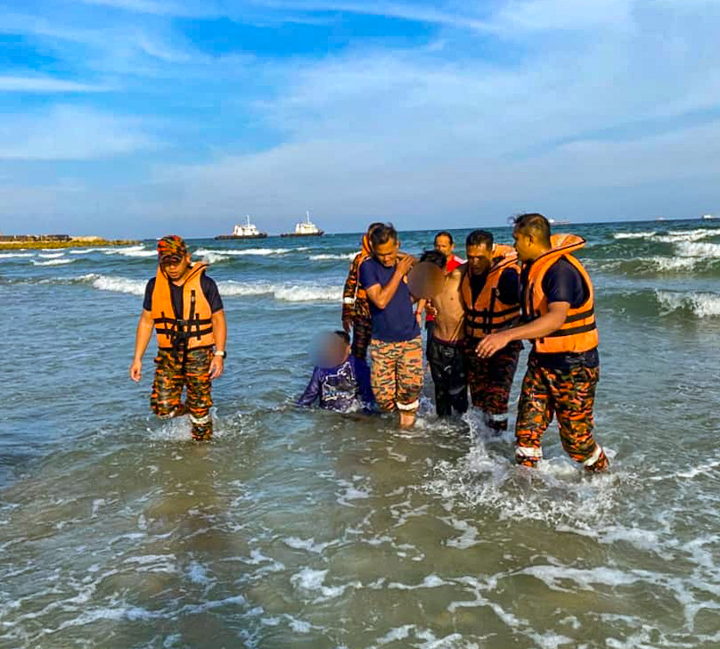 Tindakan Pantas Bomba Selamatkan Remaja Hampir Lemas